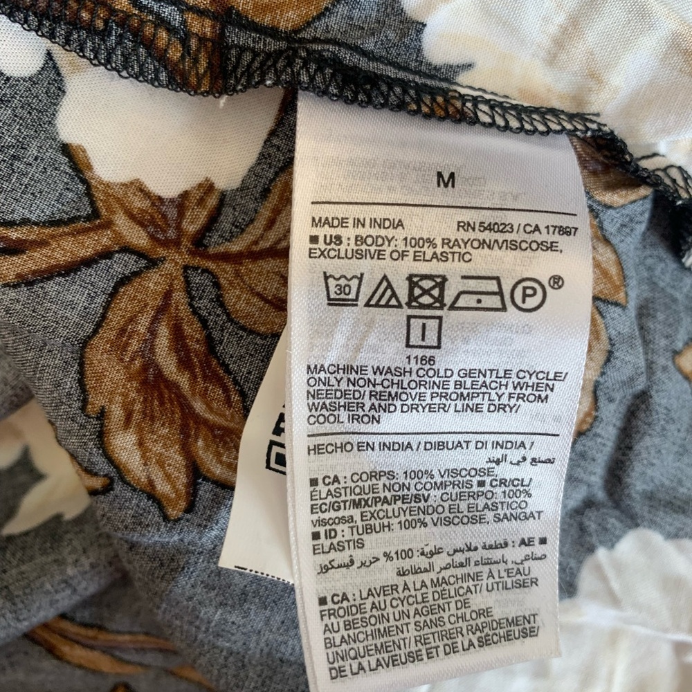 Old Navy Floral Smocked Maxi Dress Black Brown White Size Medium Empire NWT - Picture 10 of 10